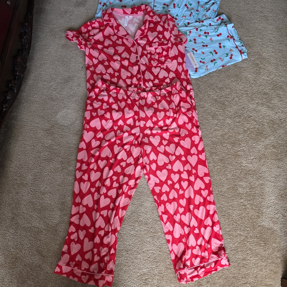 Womens Heart & Cherry Pajama Set — Pink Hearts & Blue W/ Cherries Cropped Pants - Picture 4 of 8